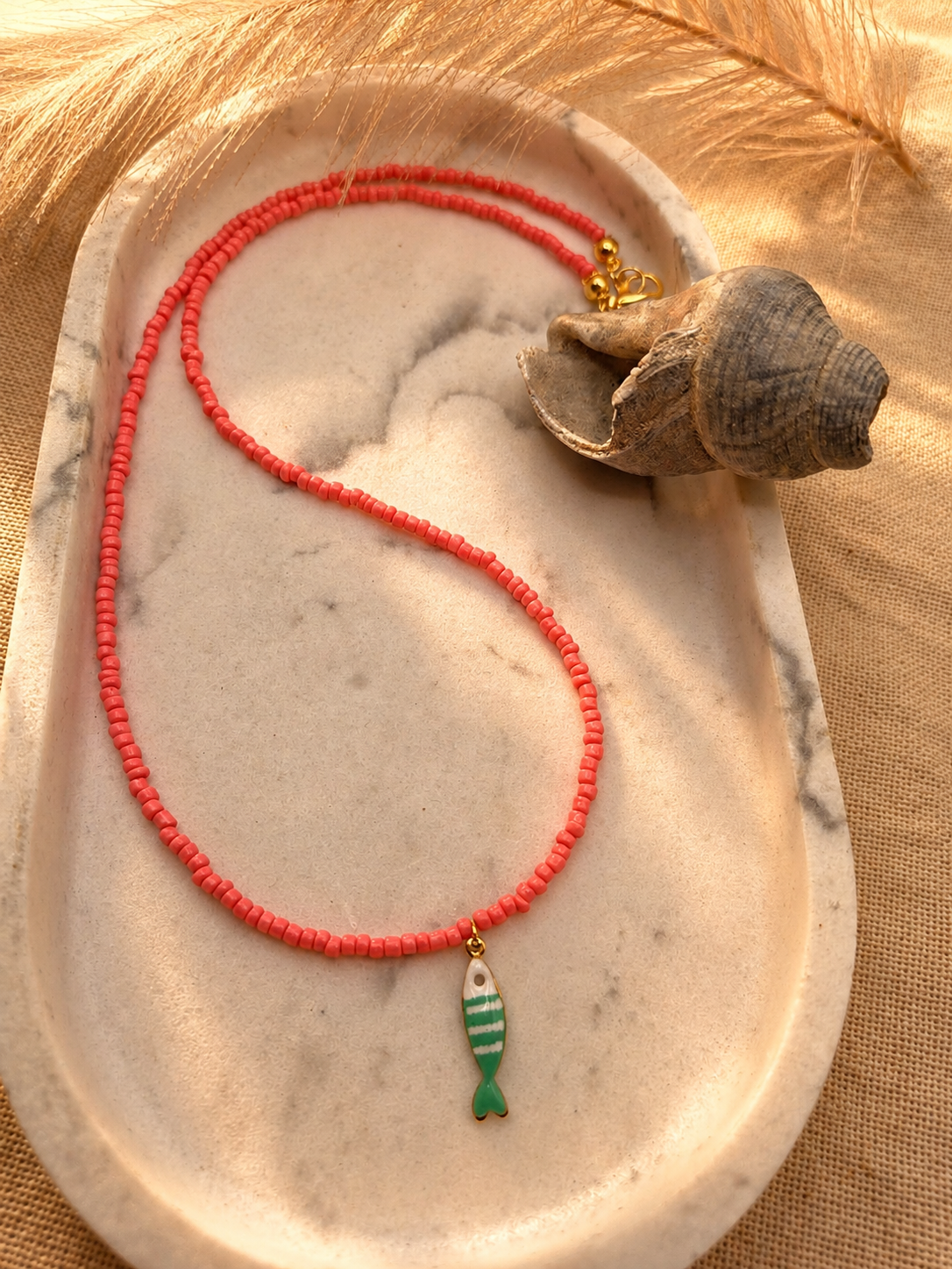 Koraalroze fish necklace 🐠
