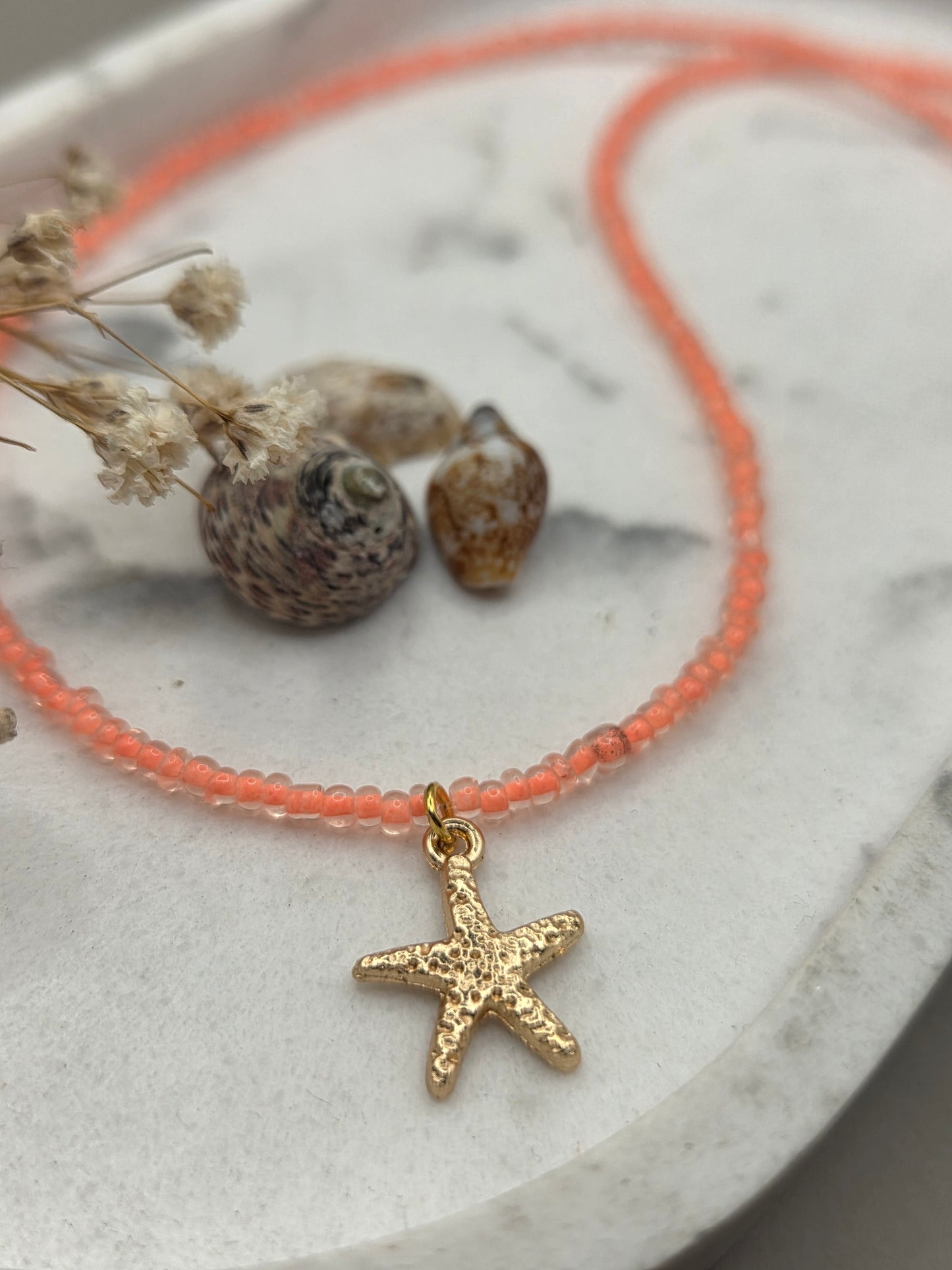 Neon koraalroze kralenketting met zeester 🪸