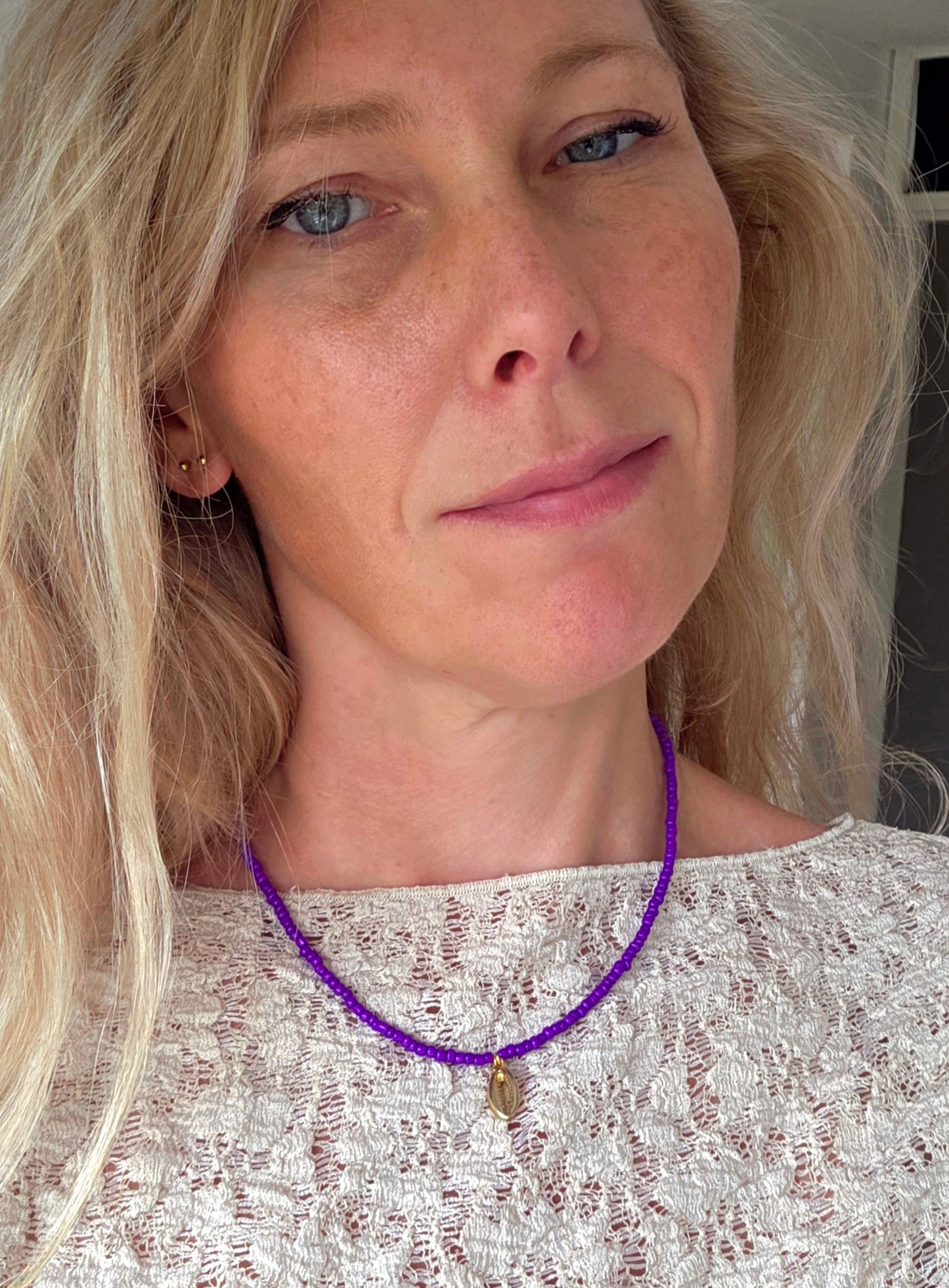 Paarse kralenketting met gouden schelphanger 💜