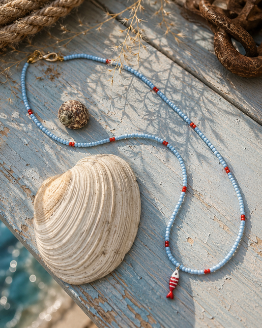 Marina Beach| Blauwe kralenketting met visbedel